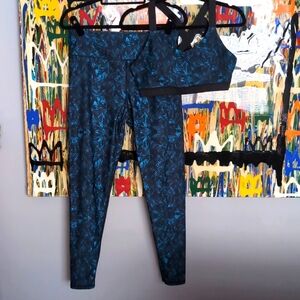 Women’s KYODAN SET Leggings (large) & Sports Bra (medium). BLUE SNAKESKIN